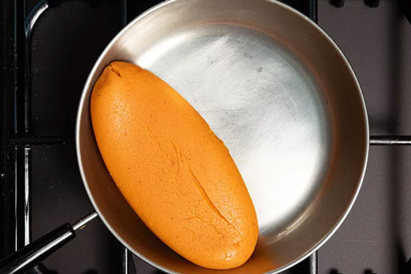 فرم دادن و گهواره حلوا سنتی در تابه 
