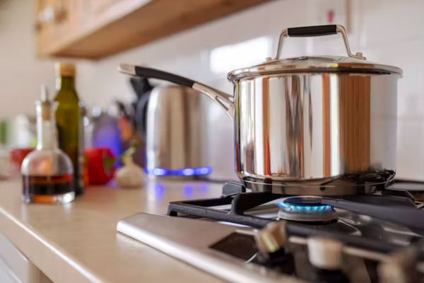 قابلمه یتیمچه روی اجاق گاز