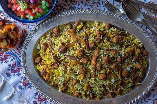 سرو کلم پلو شیرازی با سالاد شیرازی 