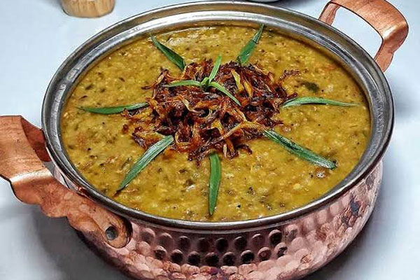 آش گوشت بوشهری تزیین شده در ظرف مسی 