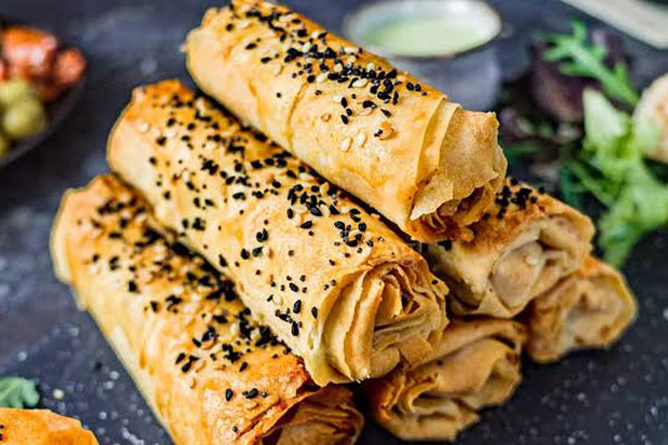فینگرفود بورک پاسترامی تزیین شده با سیاه دانه