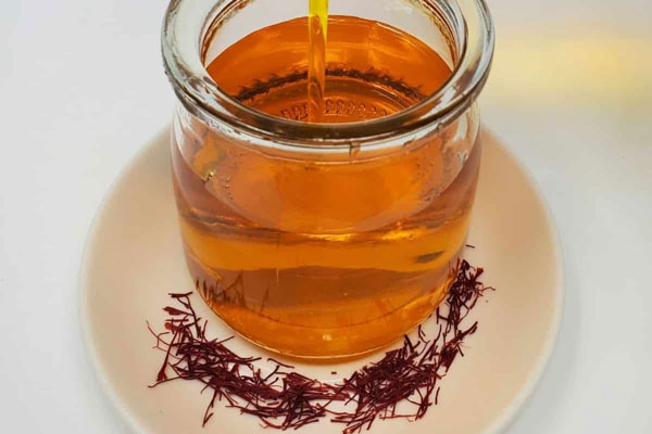 شربت زعفران در شیشه 