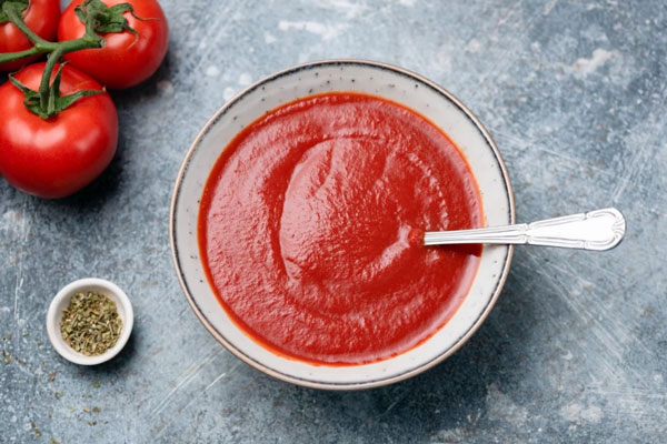 گوجه فرنگی پوره شده برای سس 