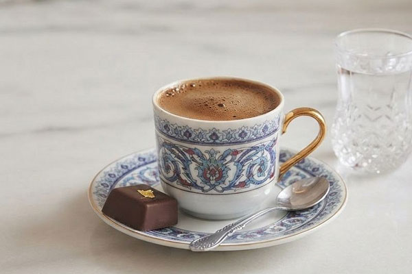 سرو قهوه ترک با شکلات 