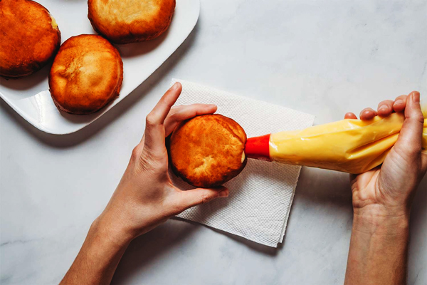 پر کردن پیراشکی با کرم پاتیسیر