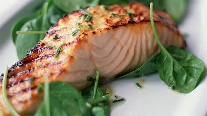 غذای سرشار از ویتامین D - ماهی سالمون