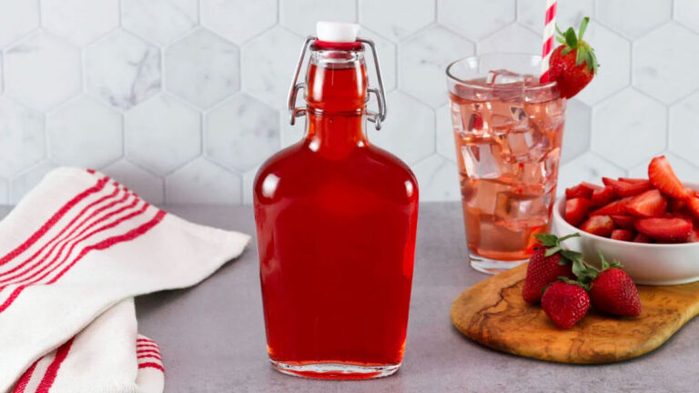 طرز تهیه شربت توت فرنگی