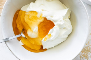 ماست و عسل در کاسه