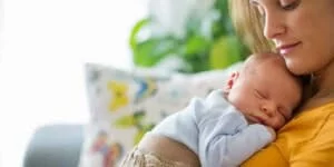 تغذیه با شیر مادر