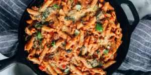 پاستا اسفناج با سس گوجه فرنگی چیلی