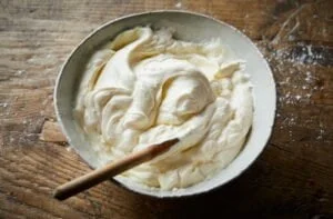 مرحله چهارم تهیه کیک هویج