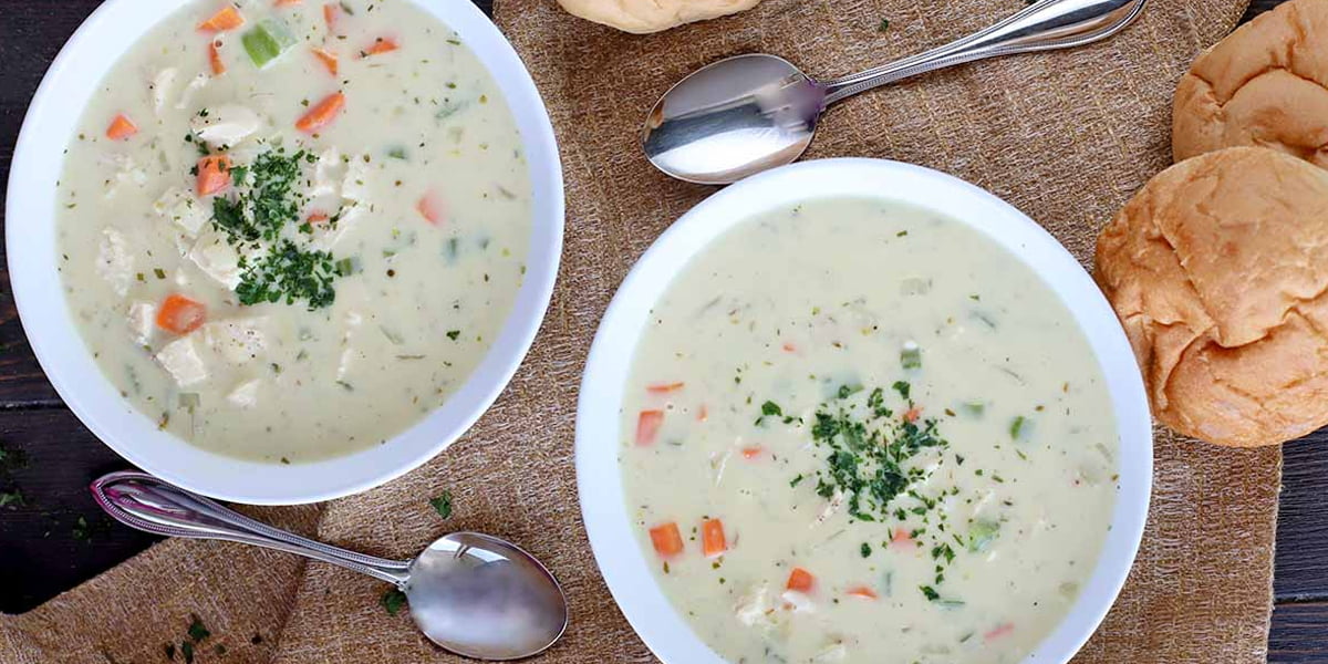 طرز تهیه سوپ جو سفید با شیر و خامه؛ یک پیش غذای مجلسی - کتاب کاله