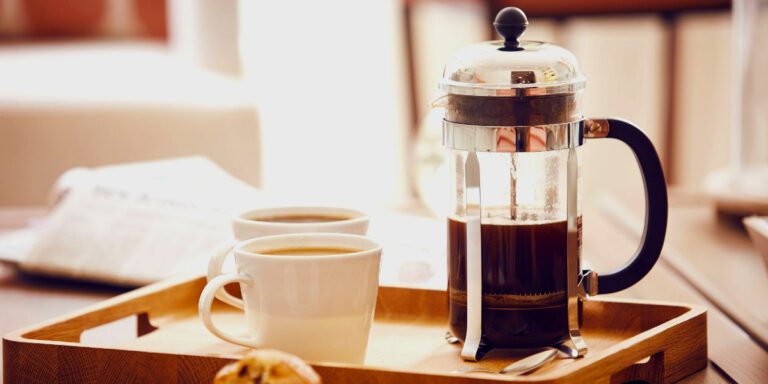 تهیه قهوه بدون قهوه ساز با کمک چند روش ساده