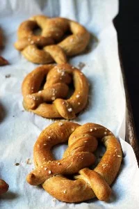 طرز تهیه پرتزل خانگی-15