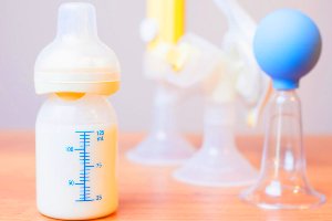 کدام روش دوشیدن شیر برای تغذیه با شیر مادر مناسب‌تر است؟