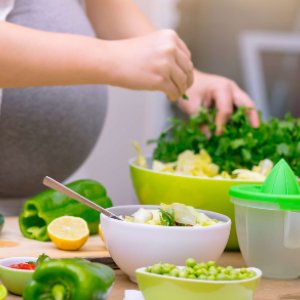 در سه ماهه اول بارداری چه مقدار سبزیجات بخوریم؟
