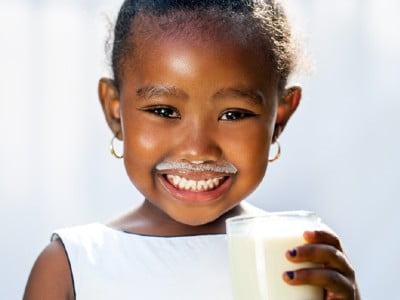 شیر کامل بنوشیم یا شیر کم چرب؟