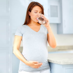 میزان مصرف مایعات در سه ماه دوم بارداری 