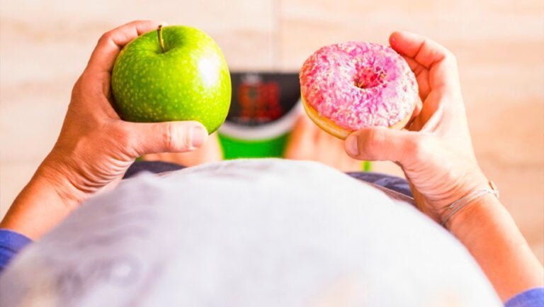 انتخاب بین میوه و شیرینی برای لاغر شدن