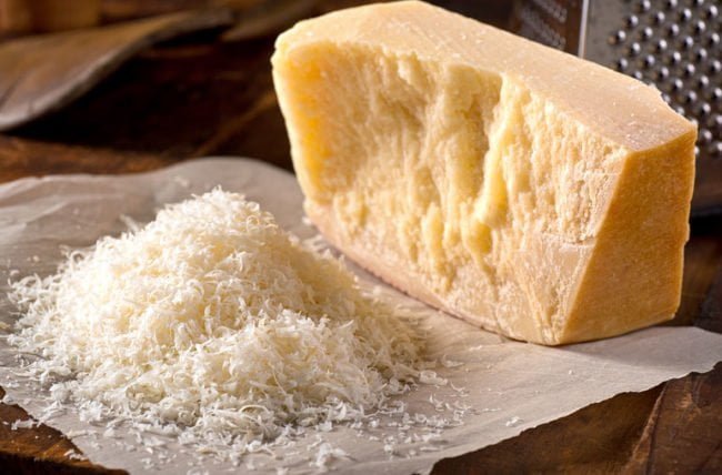 پنیر پارمزان یا پارمجانو رجیانو ایتالیایی 