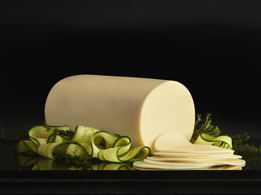 پنیر پروولون ایتالیایی، یکی از انواع پنیر طبیعی