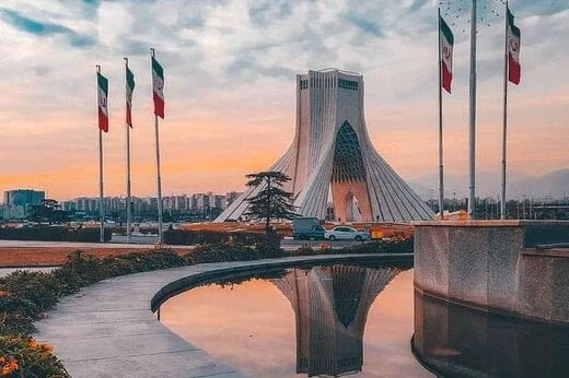 غذای خیابانی در میدان آزادی تهران 