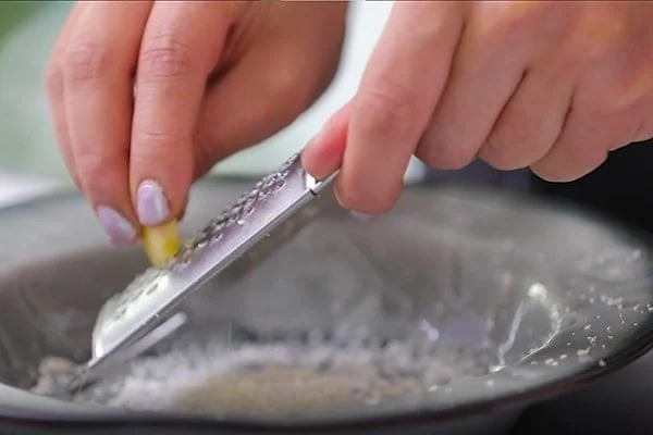 رنده کردن بادام