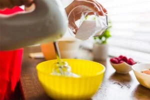 ترکیب مواد در طرز تهیه کیک شکلاتی