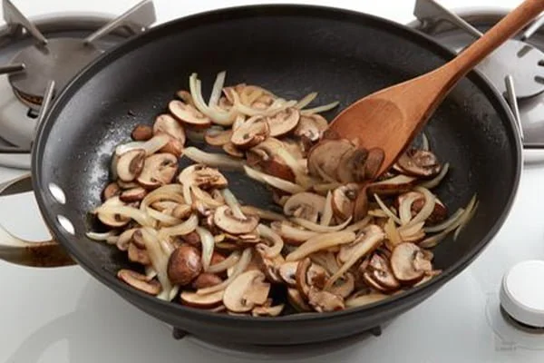تفت دادن سیر، پیاز و قارچ