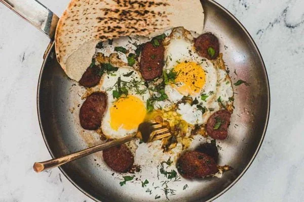 طرز تهیه سوسیس تخم مرغ به سبک ترکیهایها
