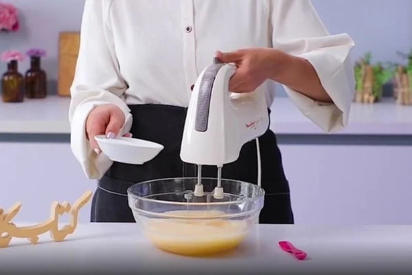 اضافه کردن وانیل و شکر
