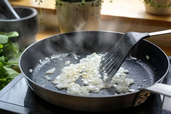 سرخ کردن پیاز
