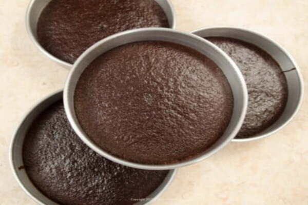 پخت کیک شکلاتی اسفنجی