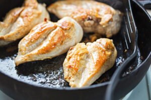 سرخ کردن مرغ با زرشک پلو با مرغ