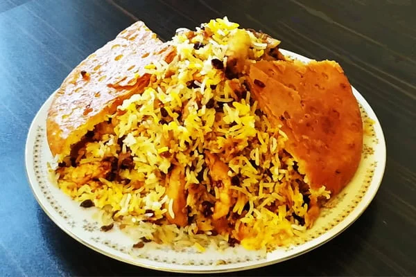 طرز تهیه زرشک پلو با مرغ ریش ریش مخلوط