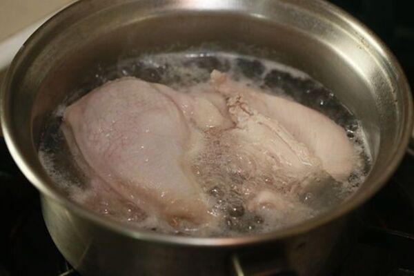 آب پز کردن مرغ