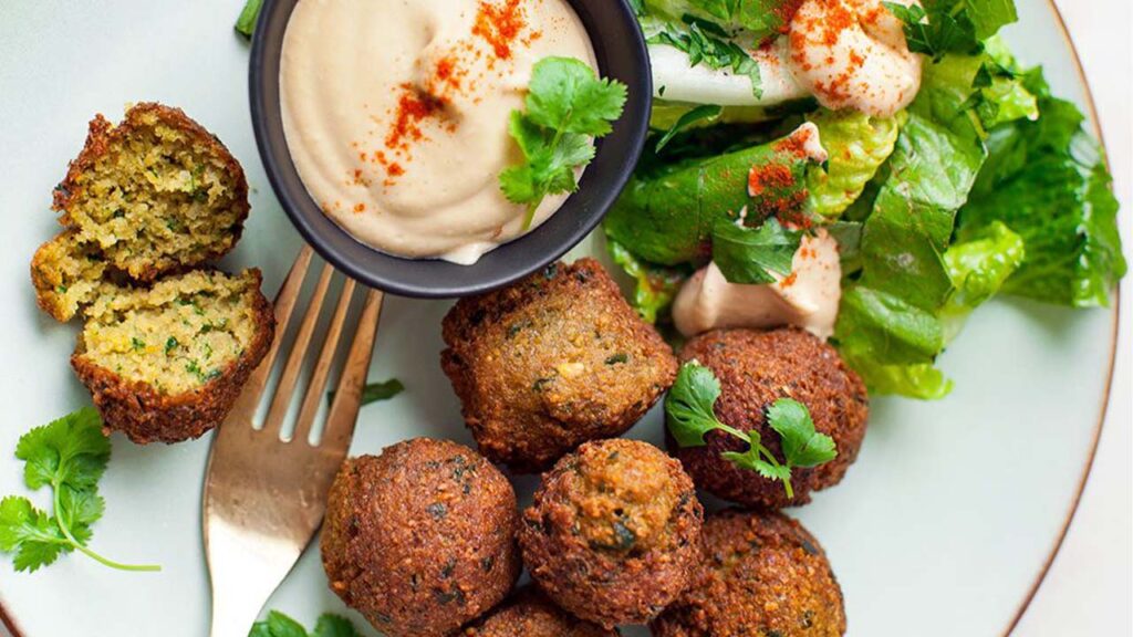 طرز تهیه فلافل خانگی ساده با نخود ترد و خوشمزه بهتر از ساندویچی کتاب کاله