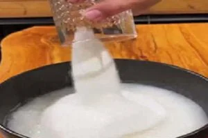 اضافه کردن شکر برای شله زرد مجلسی