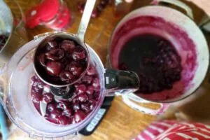 صاف کردن مایه لواشک آلبالو