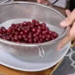 آماده کردن آلبالو برای آلبالو خشکه