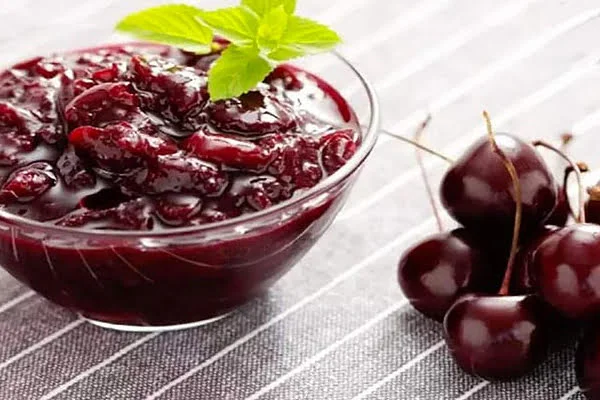طرز تهیه ترشک آلبالو تازه با نبات