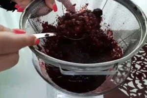 صاف کردن مایه لواشک آلبالو و گیلاس