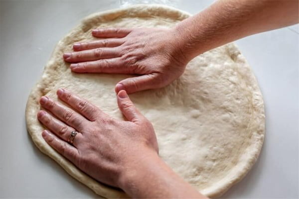 طرز تهیه خمیر پیتزا ساده
