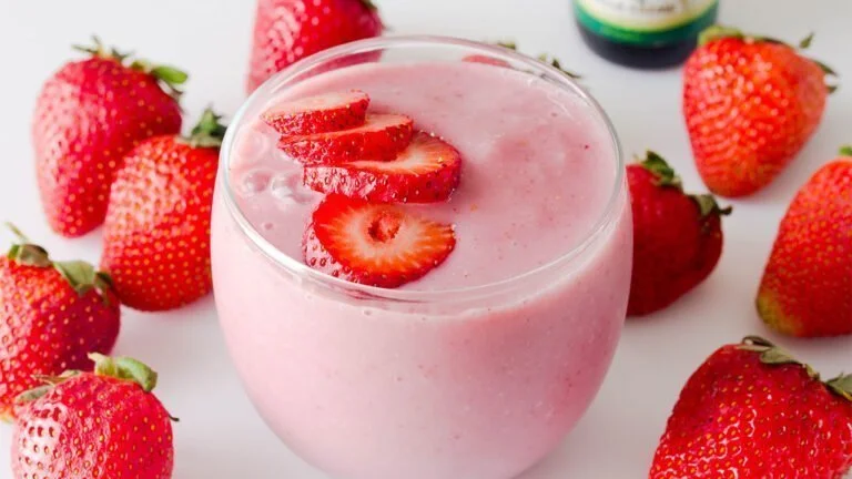 strawberry-smoothie-for-summer