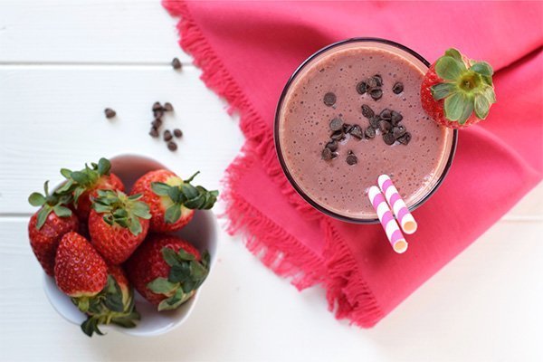 strawberry-smoothie-with-chocolate