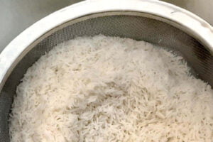 آبکش کردن برنج طرز تهیه لوبیا پلو با گوشت تکه ای