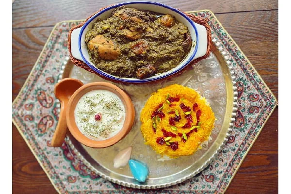 طرز تهیه مرغ ترش گیلانی با گردو