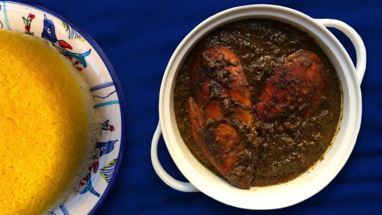 طرز تهیه مرغ ترش با رب انار و گردو