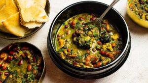 قورمه سبزی با مرغ مجلسی و خوشمزه بهتر از رستوران‌