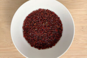 کاسه زرشک در آب